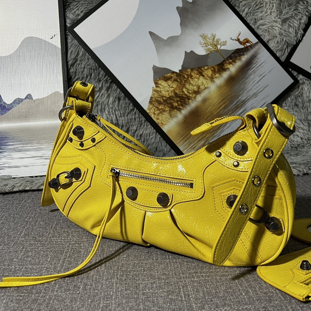 Balenciaga BB04