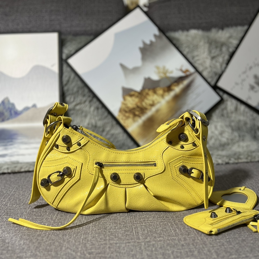 Balenciaga BB04