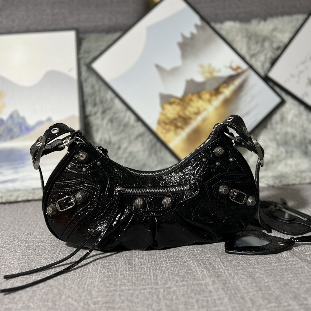 Balenciaga BB04