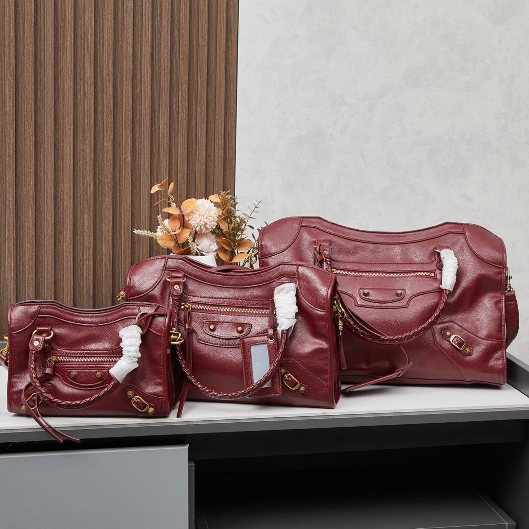 Balenciaga BB05