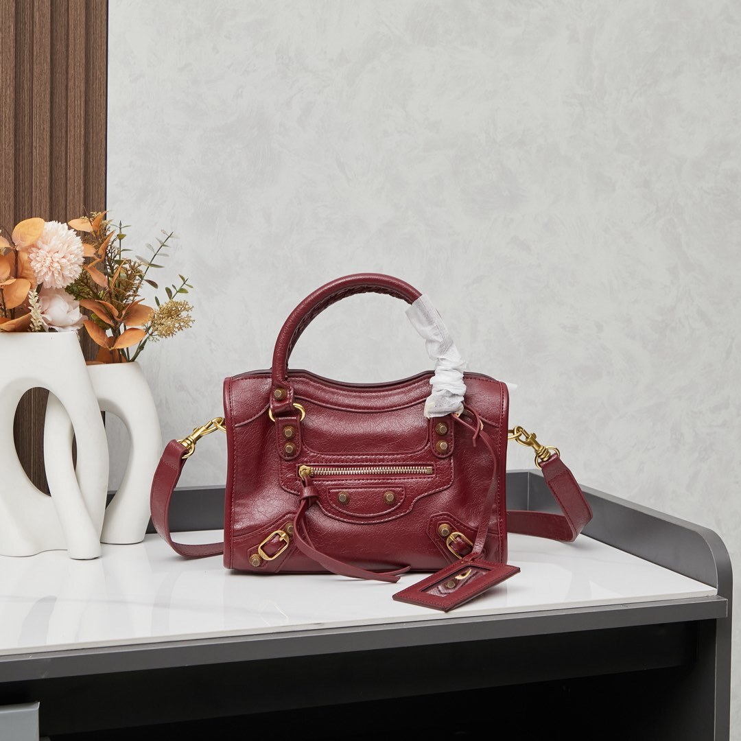 Balenciaga BB05