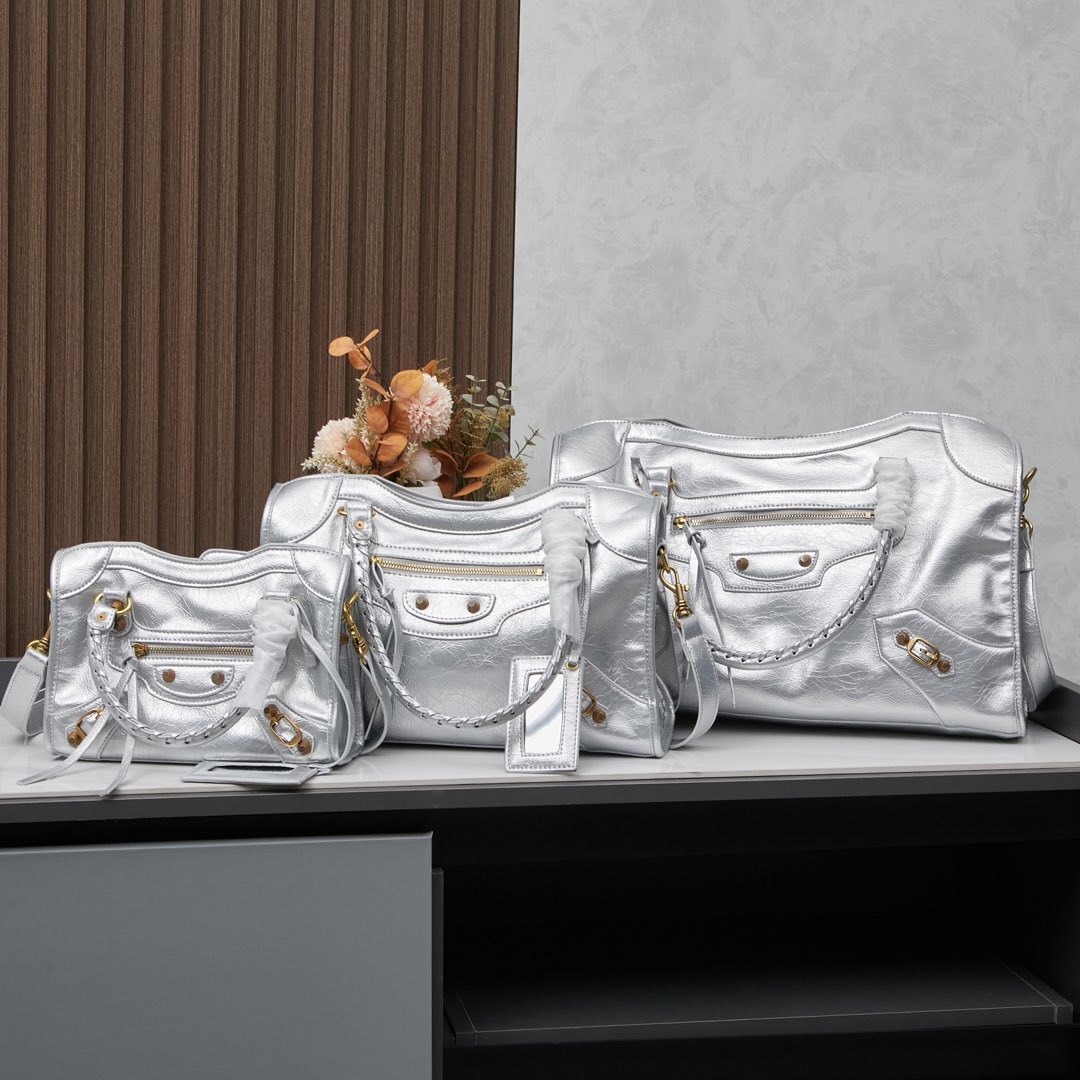 Balenciaga BB05