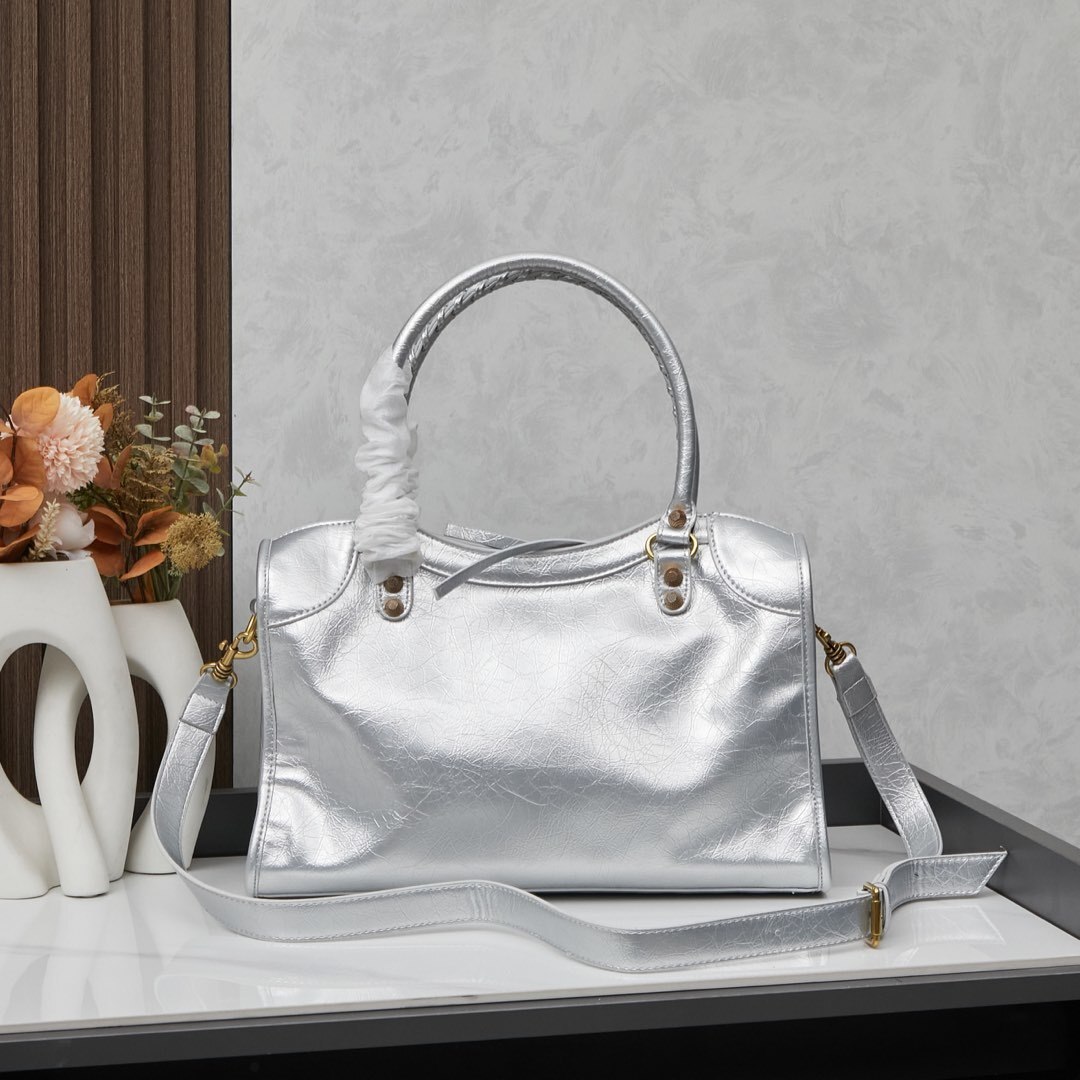 Balenciaga BB05