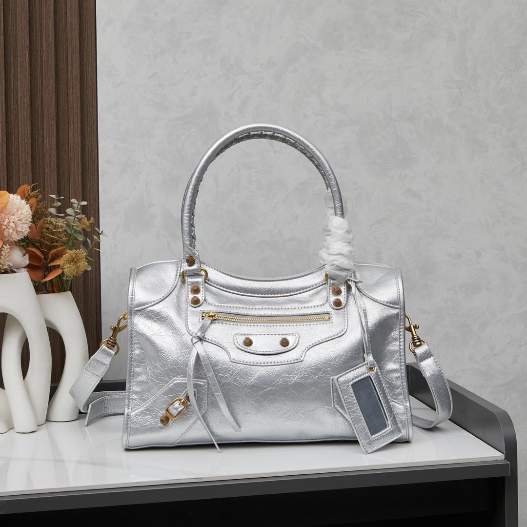 Balenciaga BB05