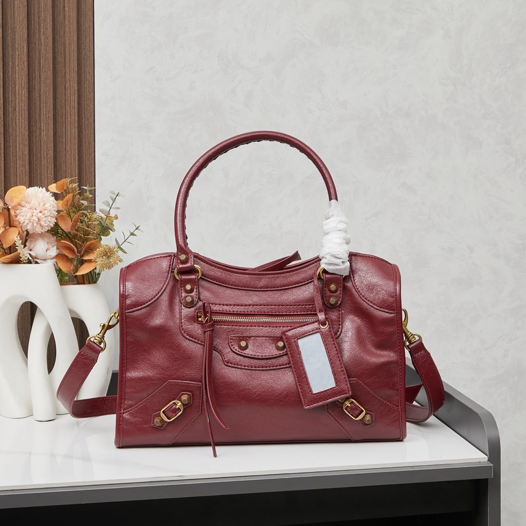 Balenciaga BB05
