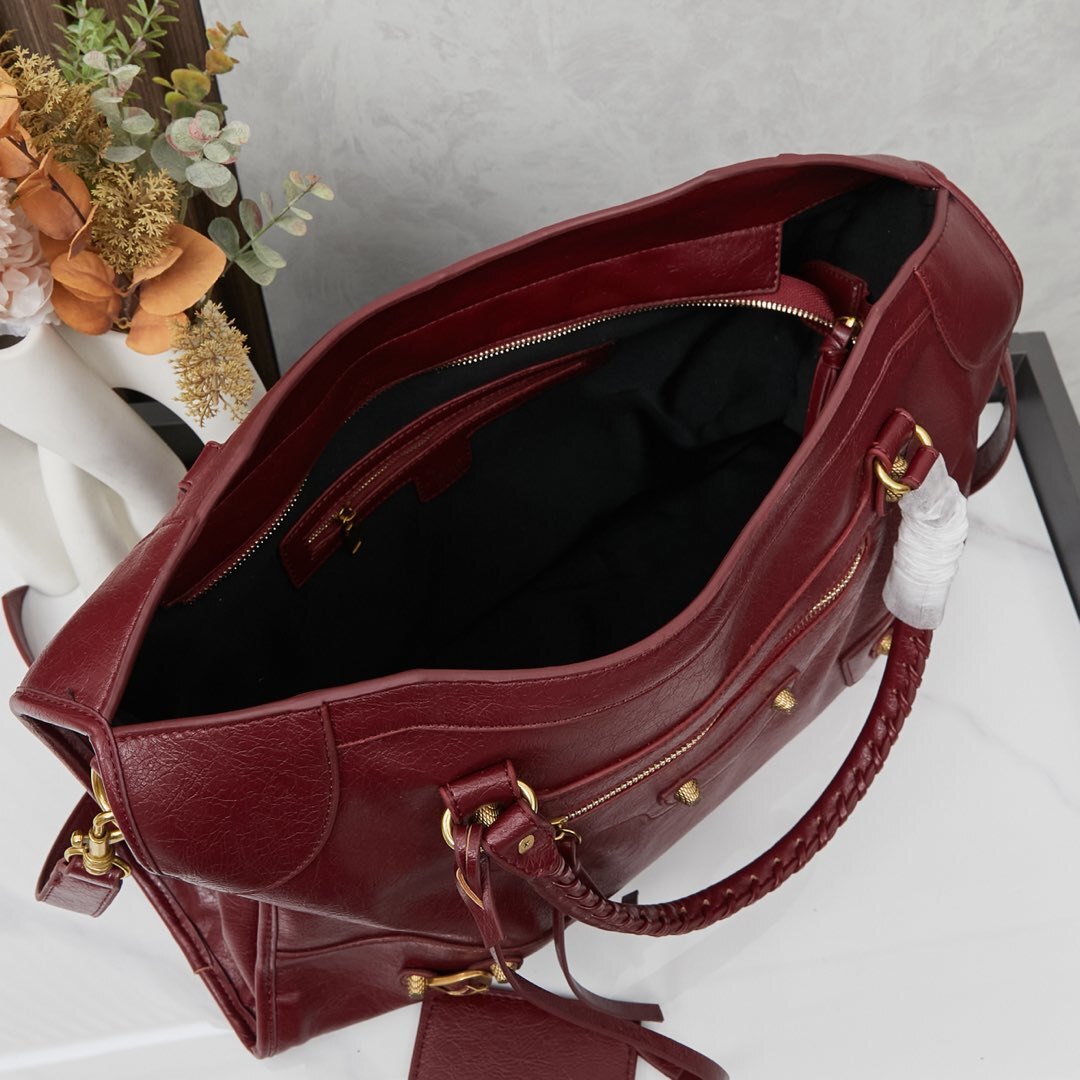 Balenciaga BB05