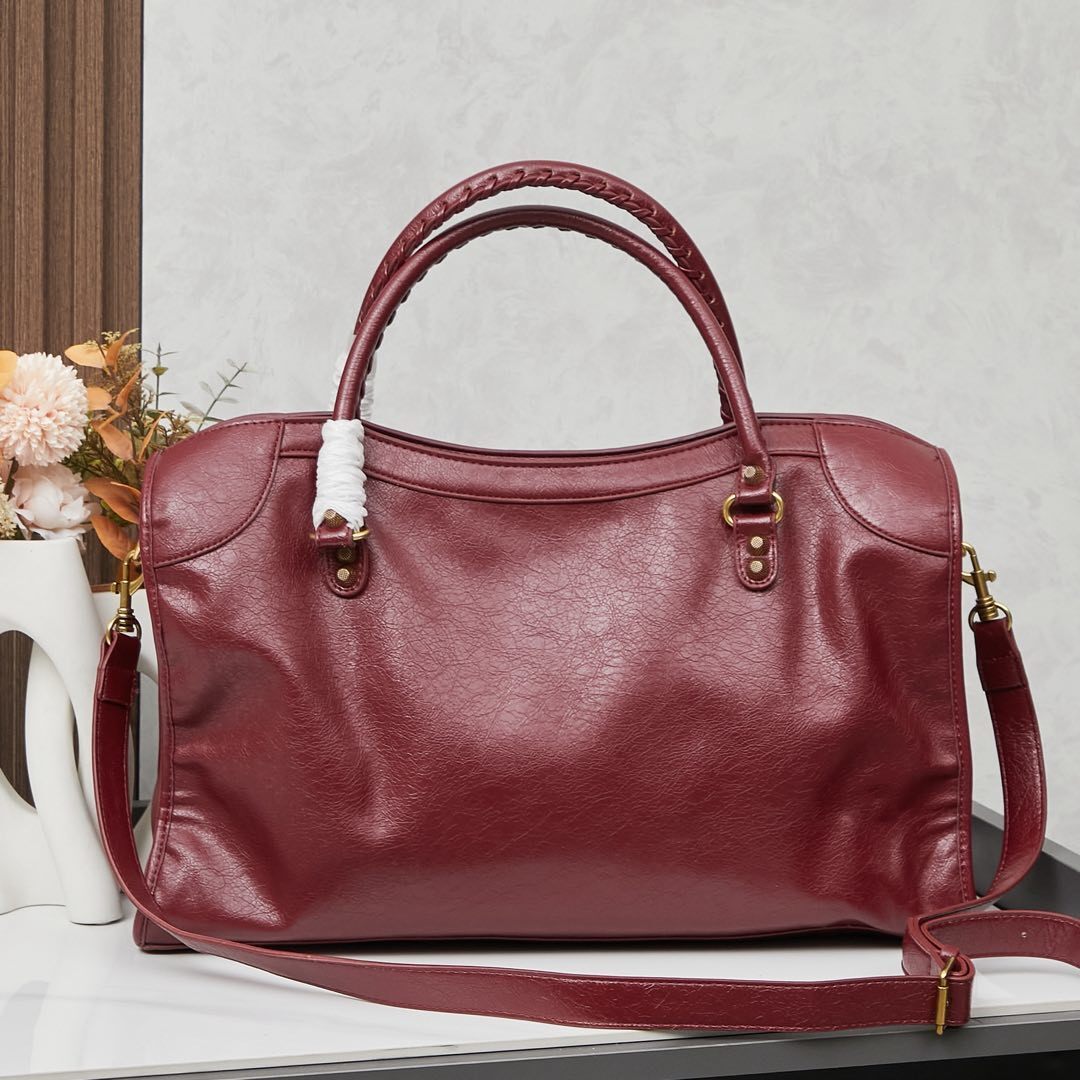 Balenciaga BB05