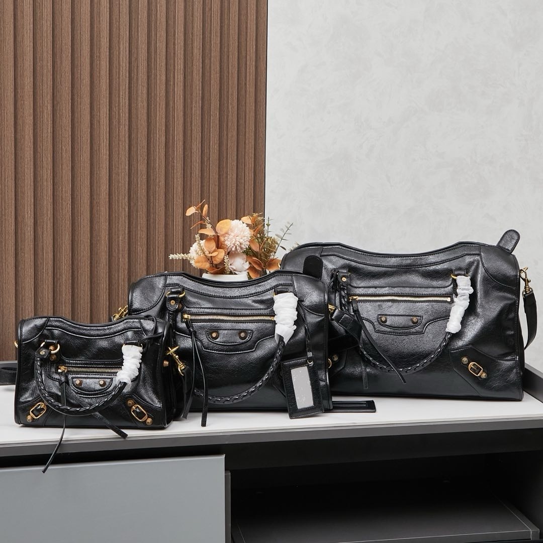 Balenciaga BB05