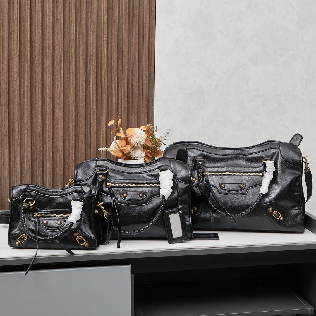 Balenciaga BB05