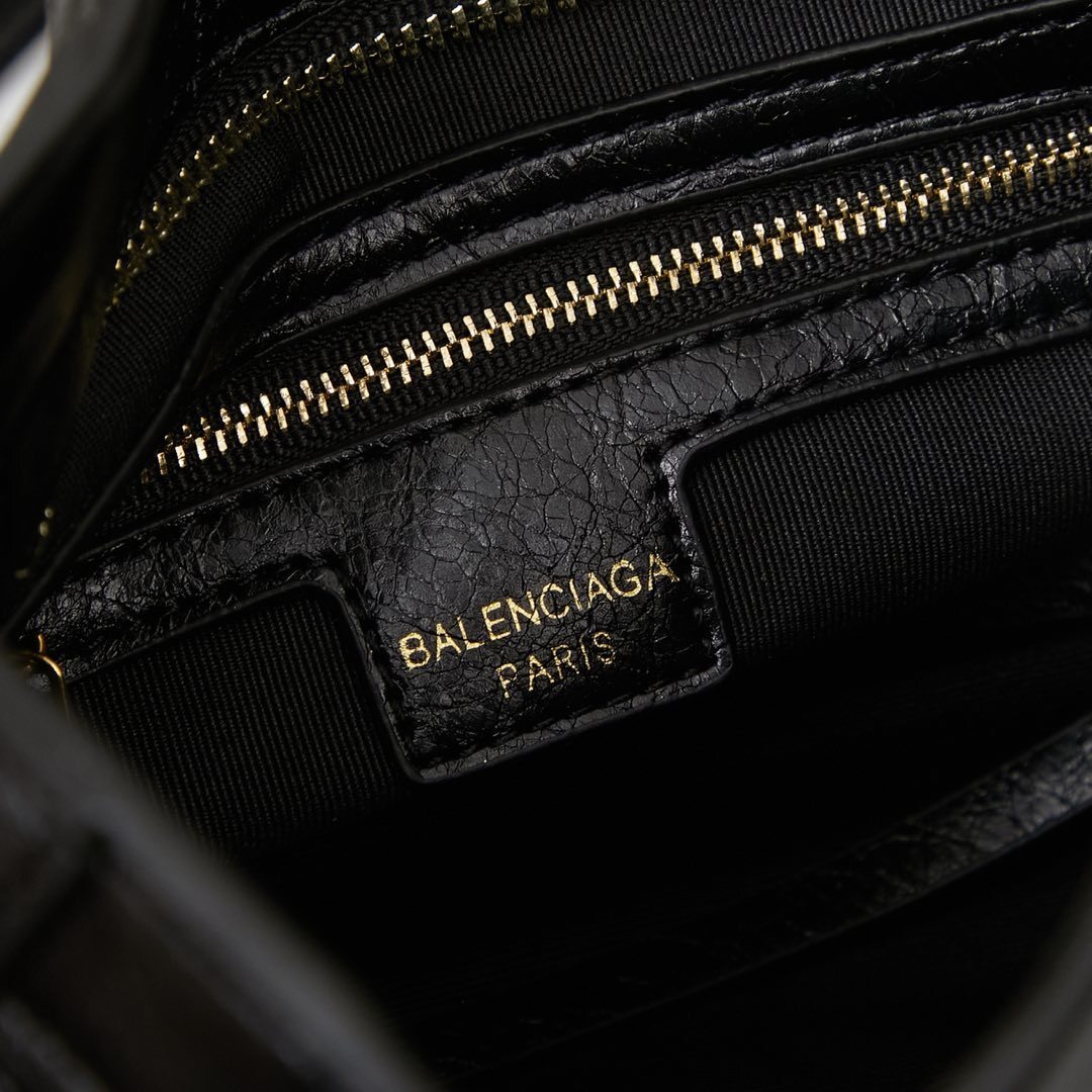 Balenciaga BB05