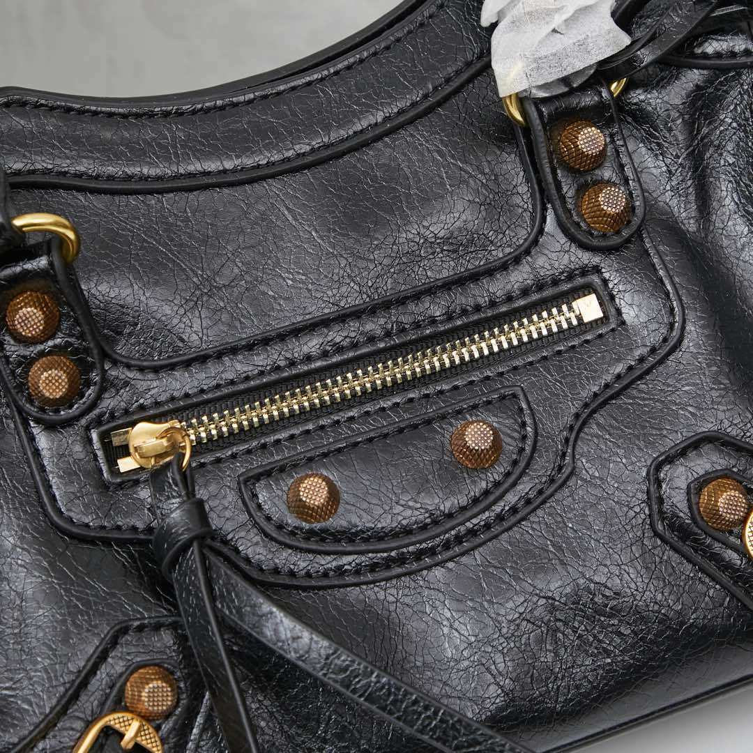 Balenciaga BB05