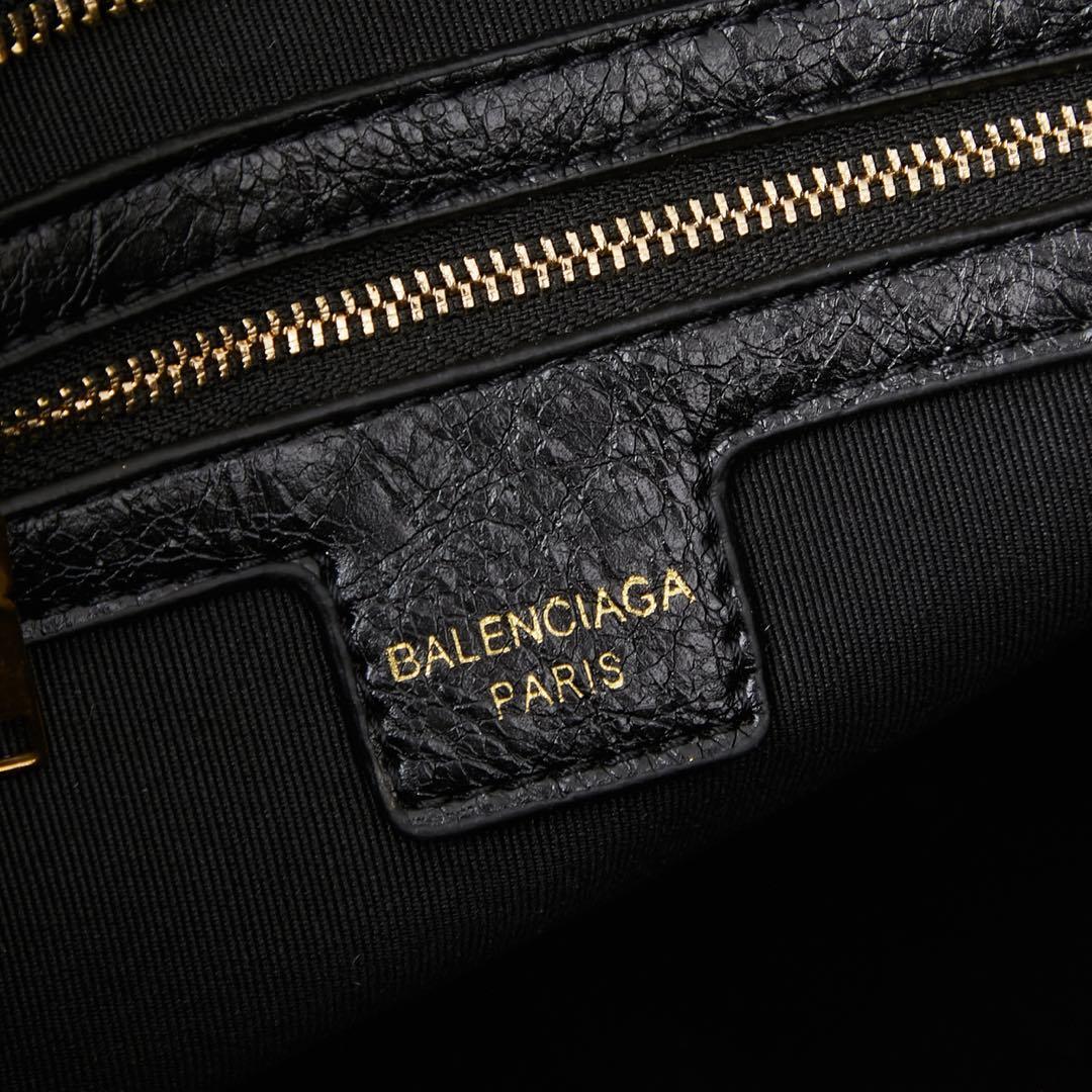 Balenciaga BB05