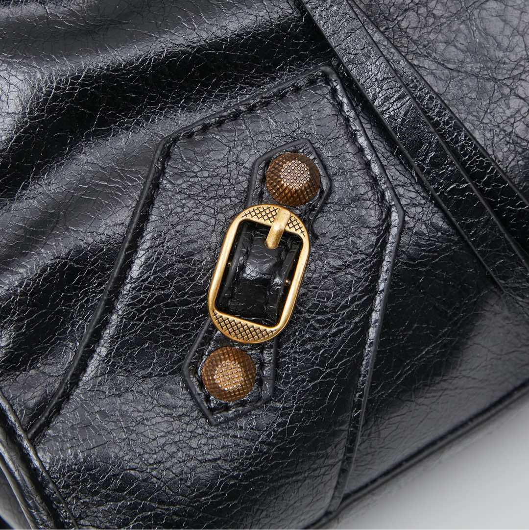 Balenciaga BB05