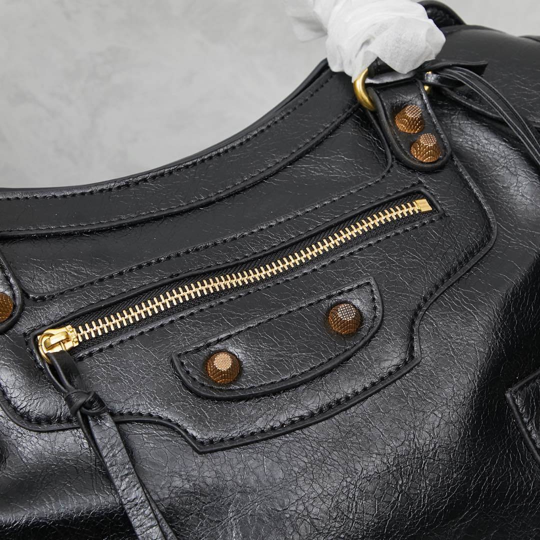 Balenciaga BB05