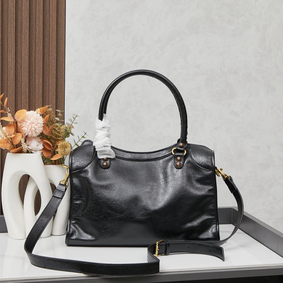 Balenciaga BB05