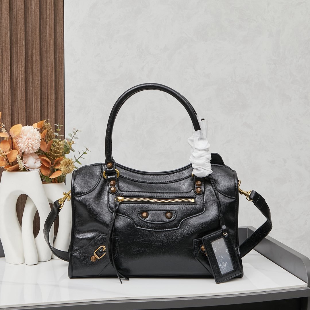 Balenciaga BB05