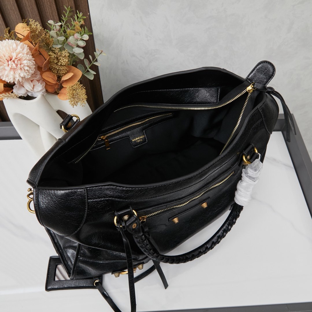 Balenciaga BB05