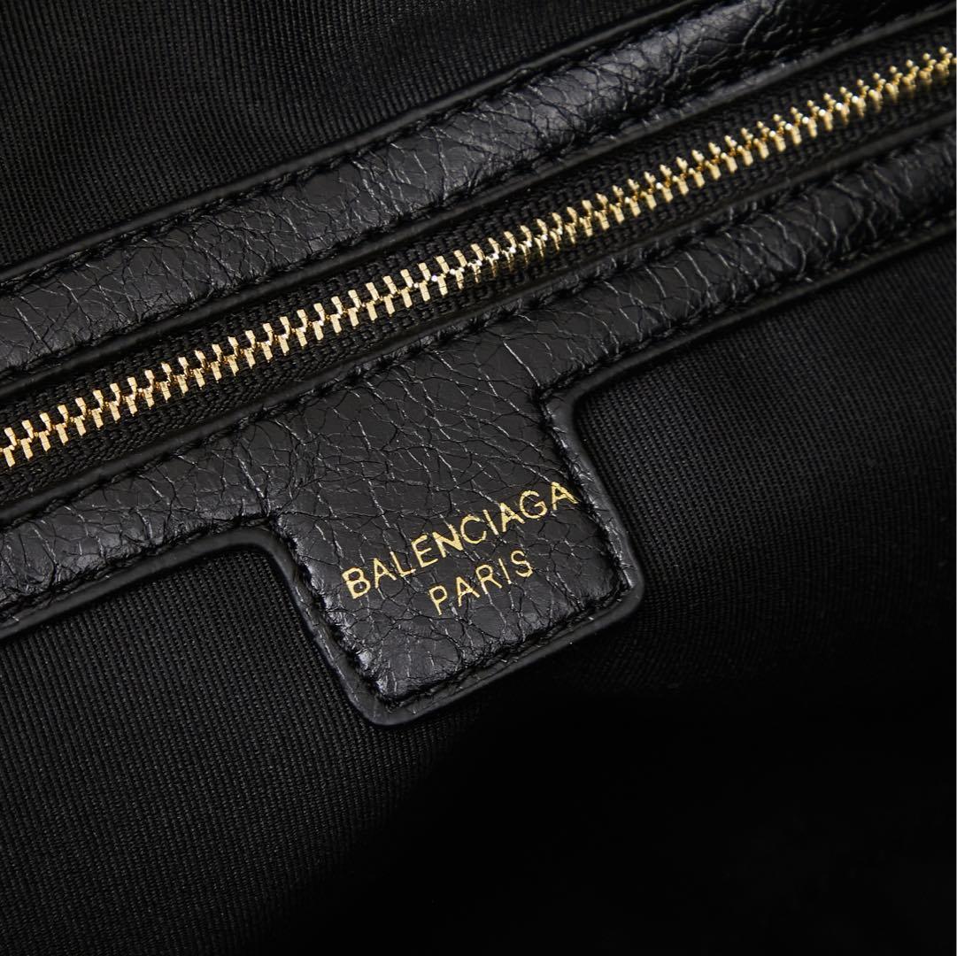 Balenciaga BB05