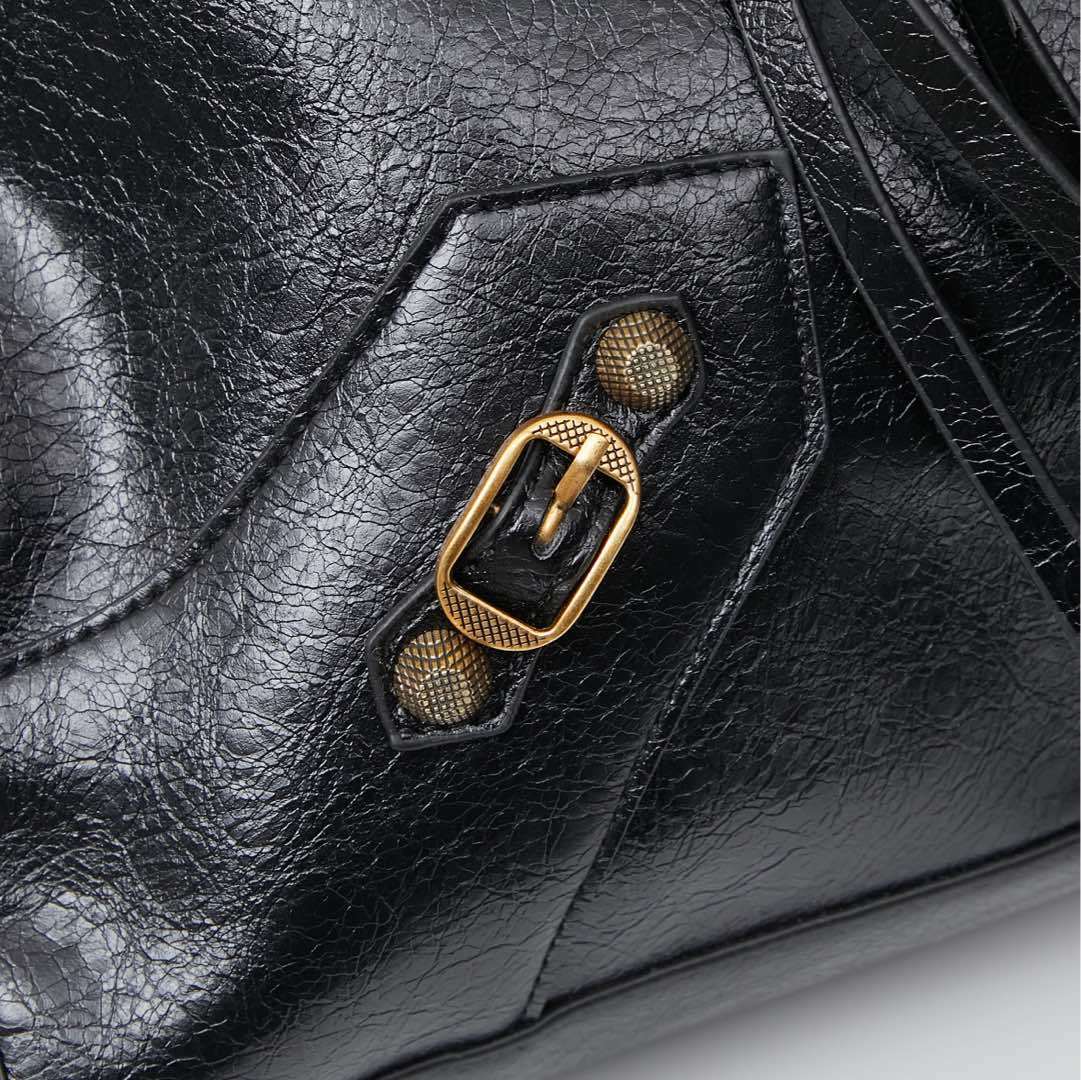 Balenciaga BB05