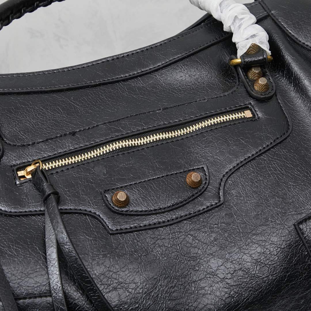 Balenciaga BB05