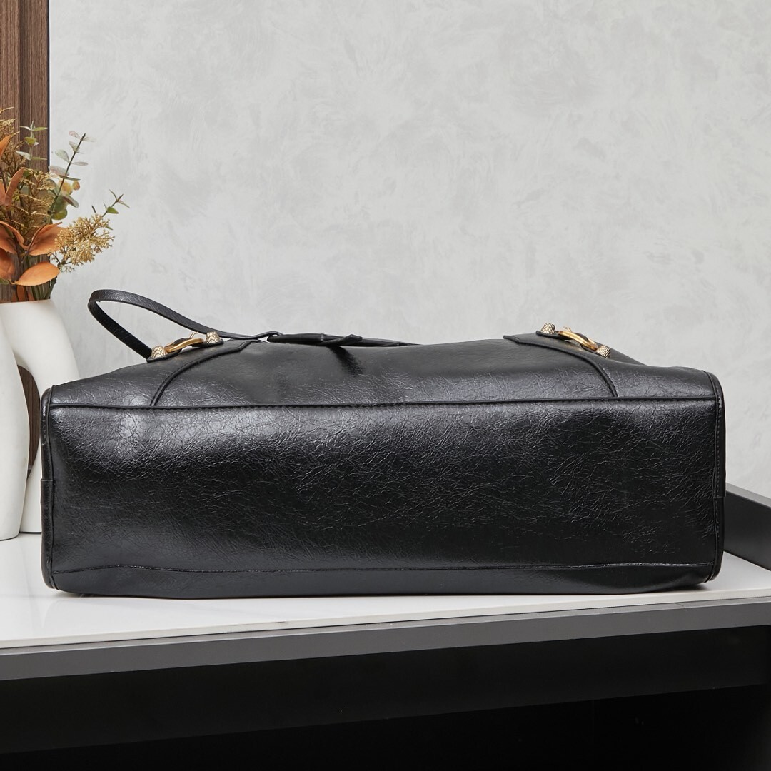 Balenciaga BB05