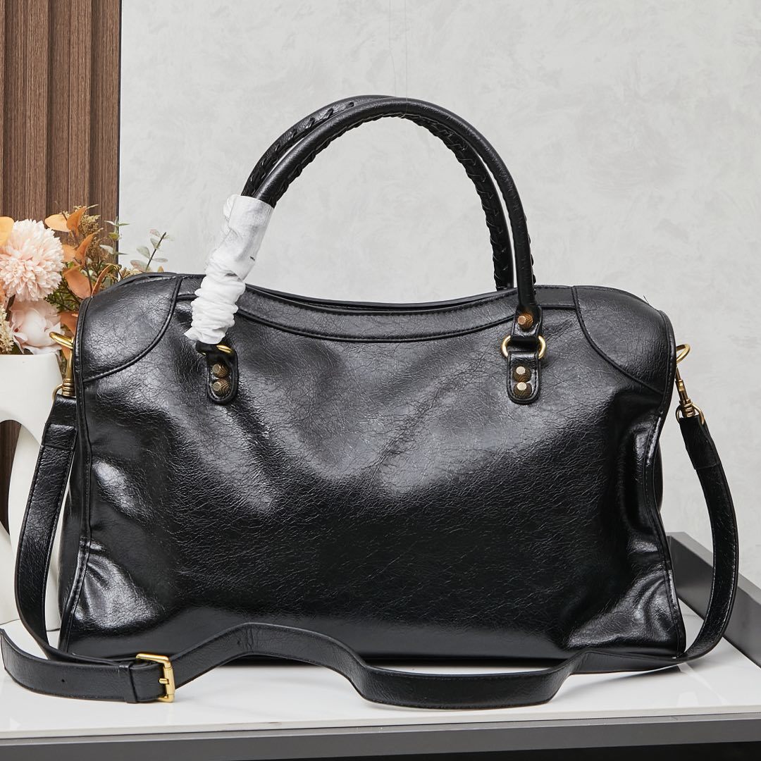 Balenciaga BB05