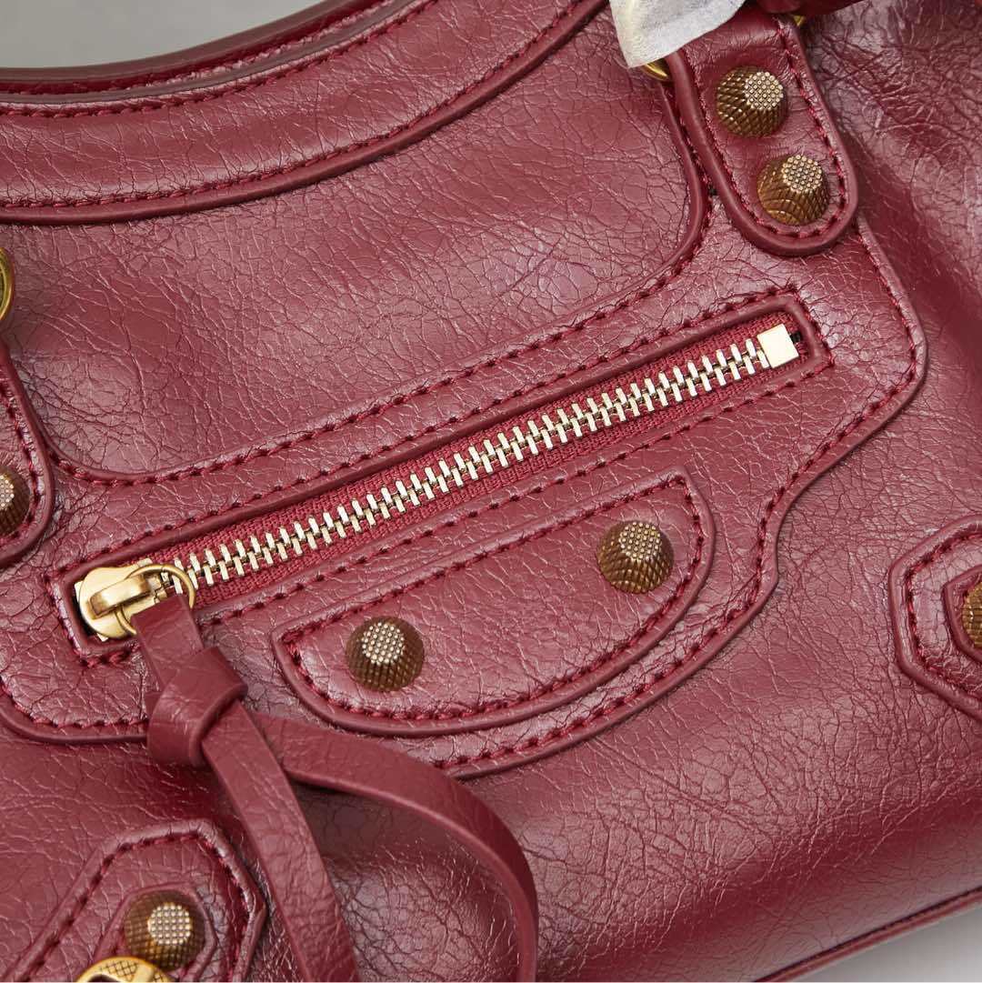 Balenciaga BB05
