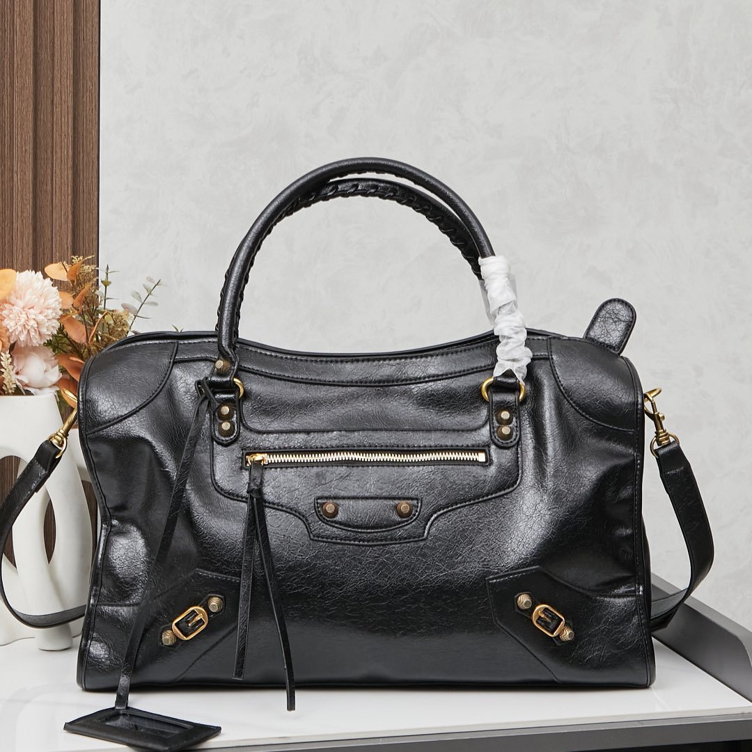 Balenciaga BB05