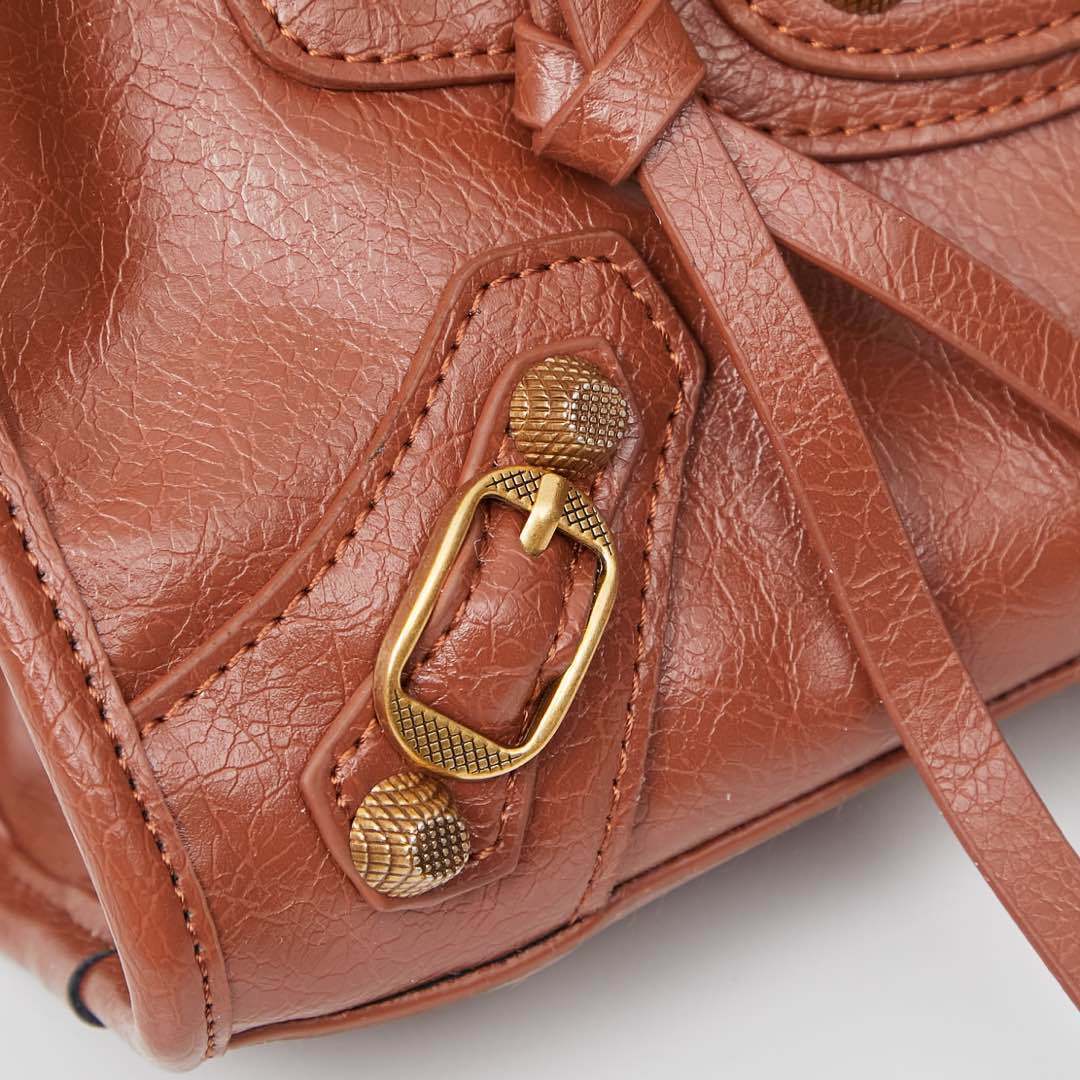 Balenciaga BB05
