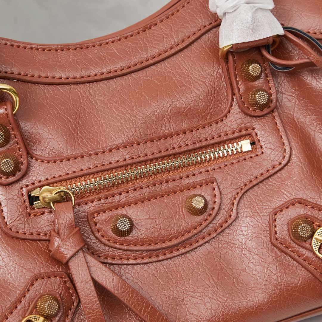 Balenciaga BB05