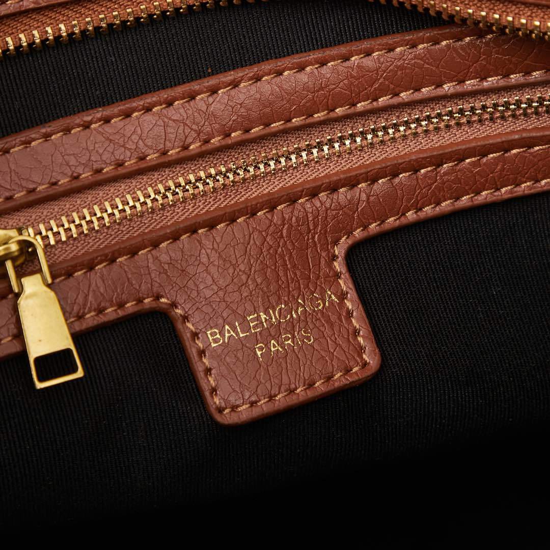 Balenciaga BB05