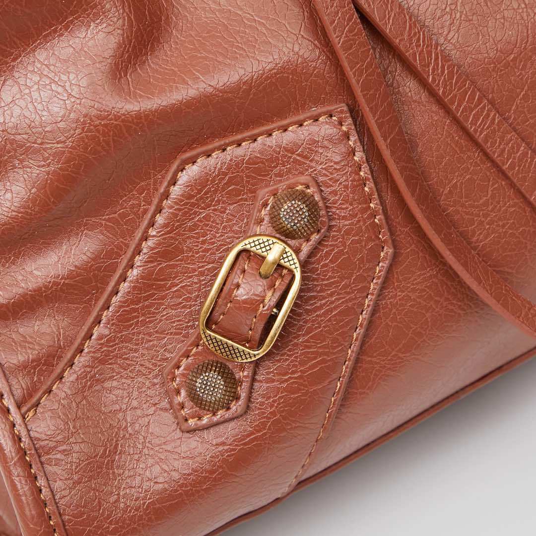 Balenciaga BB05