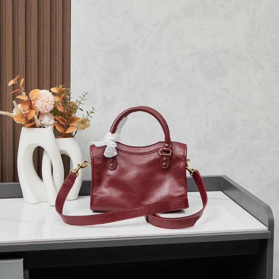 Balenciaga BB05