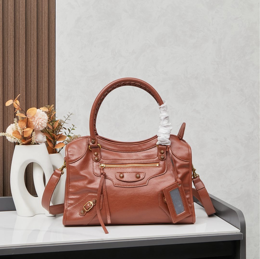 Balenciaga BB05