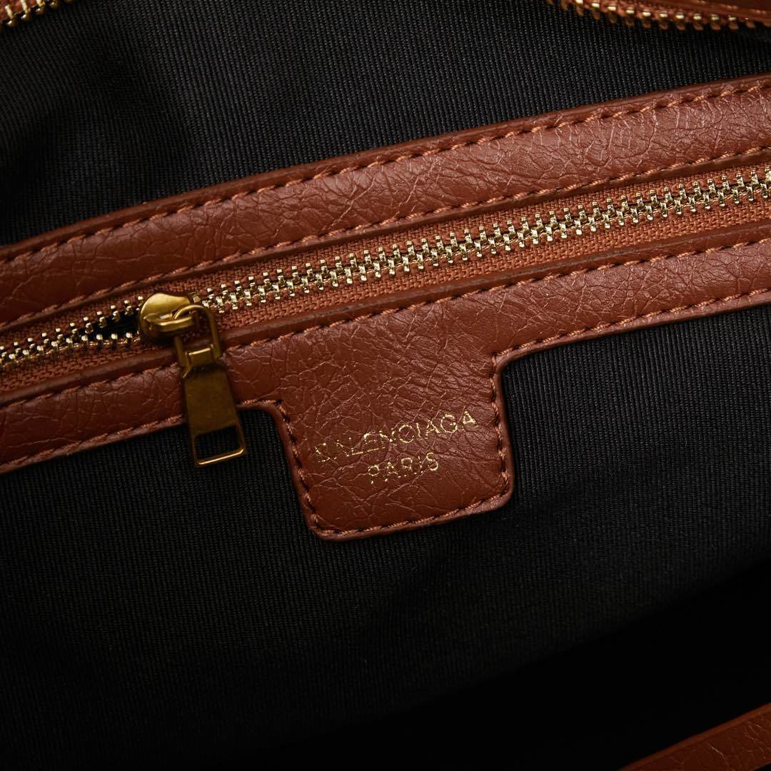 Balenciaga BB05