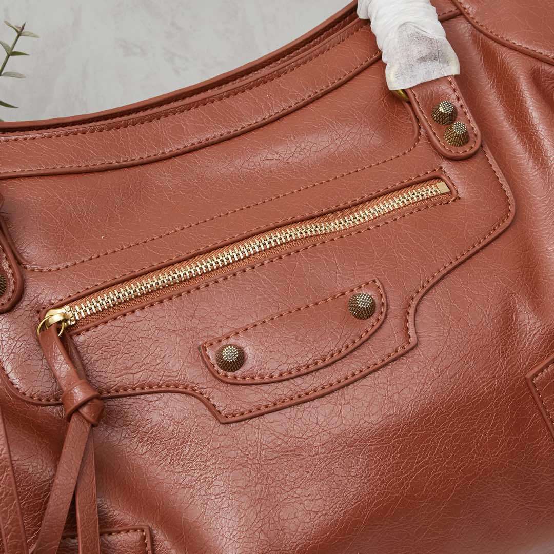 Balenciaga BB05