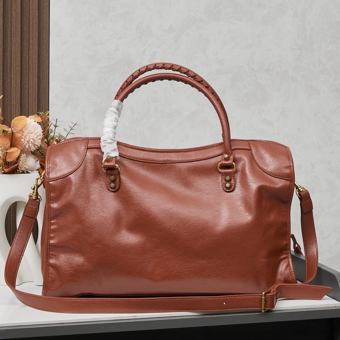 Balenciaga BB05