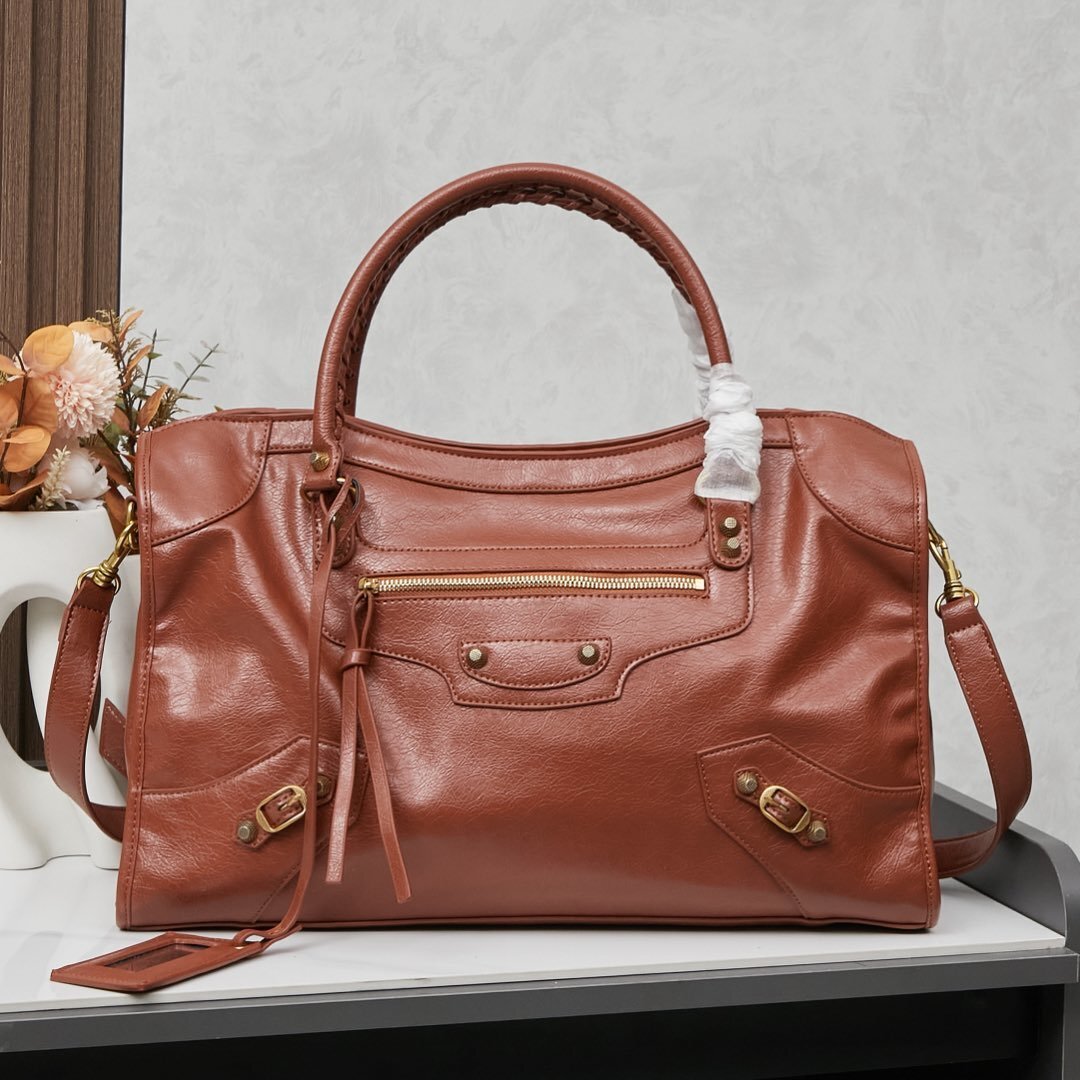 Balenciaga BB05