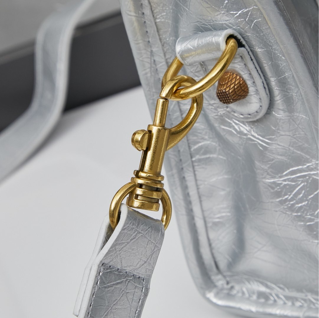 Balenciaga BB05